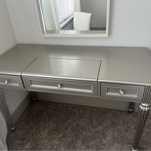 Makeup Vanity Mirror- Good Condition.